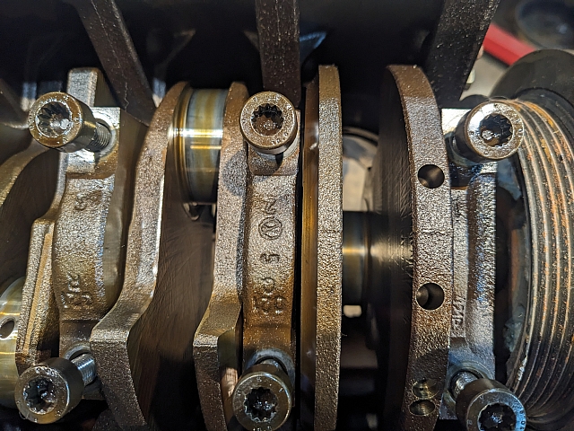 PXL 20231124 194543425