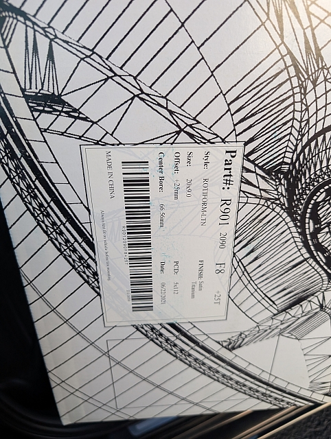 PXL 20250830 215650417